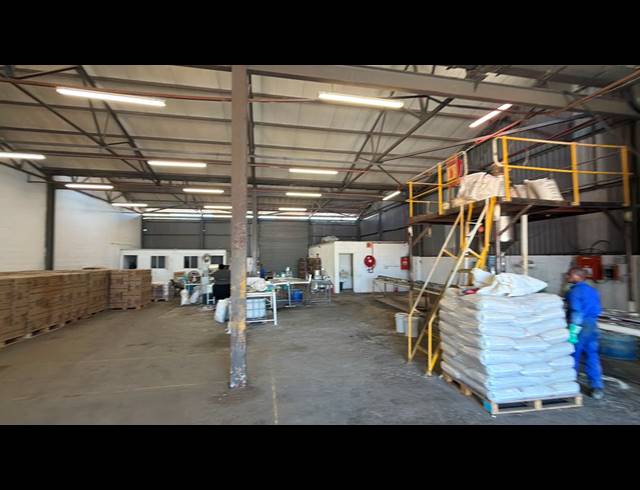 446M² WAREHOUSE TO LET IN EVERITE INDUSTRIA